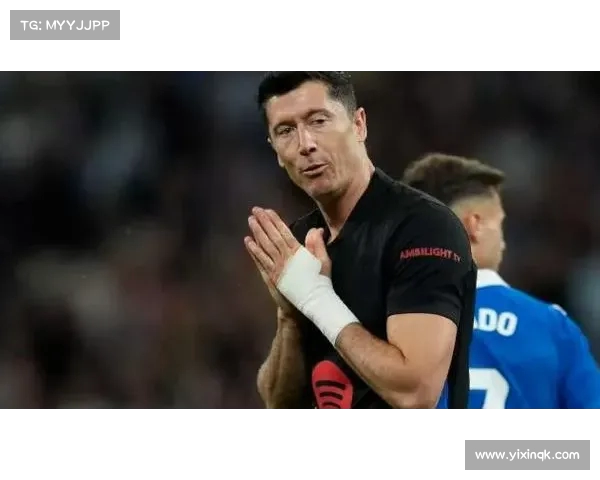 莱万坚定留守巴萨 中东俱乐部接触未果继续为巴萨奋斗